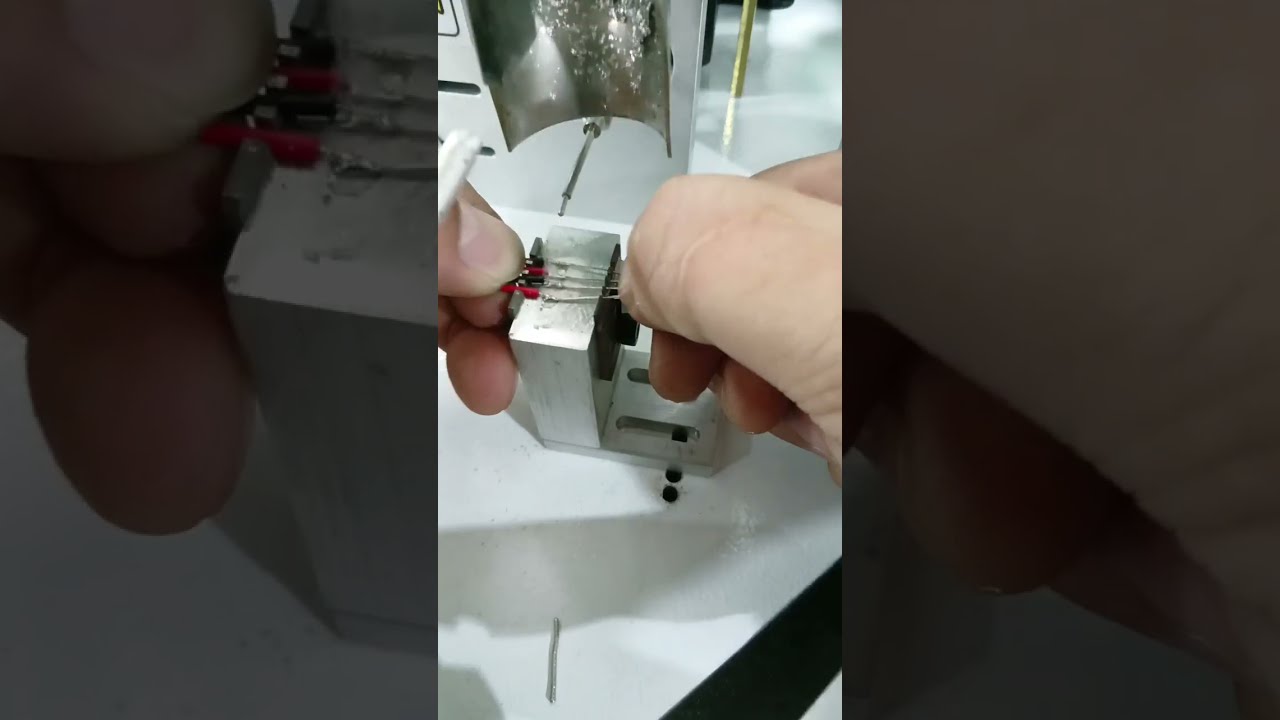 Macchina saldatrice semiautomatica: saldatura a punti multipli in un colpo solo! #fabbrica #macchinario