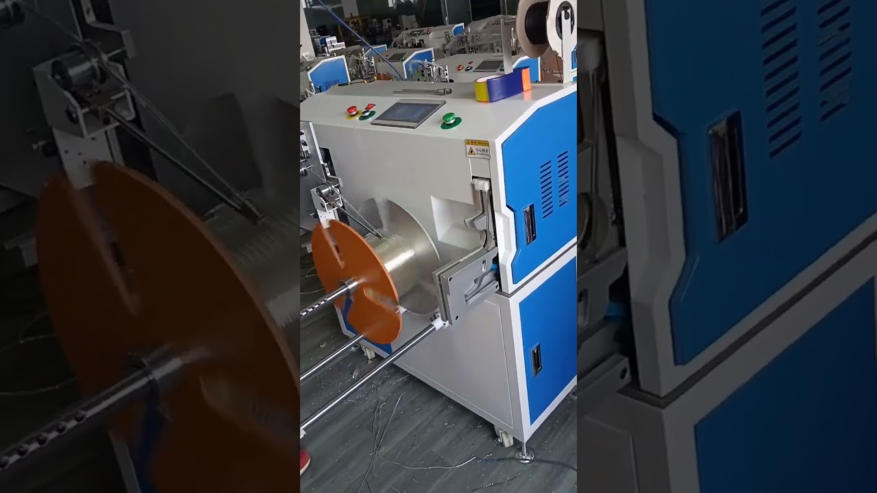 Macchina automatica per conteggio, smistamento, taglio, avvolgimento e legatura di tubi flessibili per aria compressa