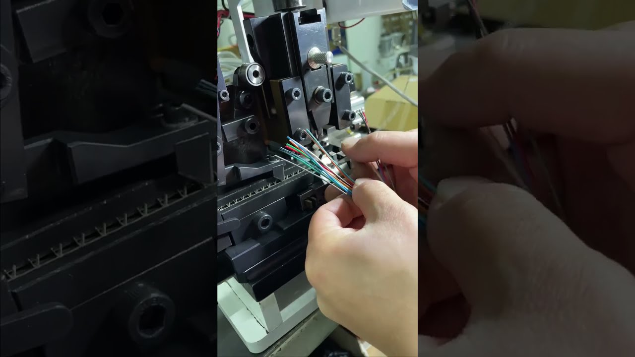 Macchina crimpatrice a striscia continua a pulsante: collaudata con effetto perfetto, pronta per la spedizione! #fabbrica
