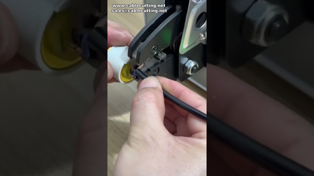 Crimpatrice Elettrica Professionale per Connettori Illuminazione | Automazione Industriale