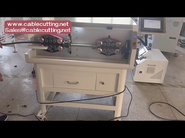Macchina per Taglio e Spelatura di Cavi EV - Attrezzatura Automatica di Precisione
