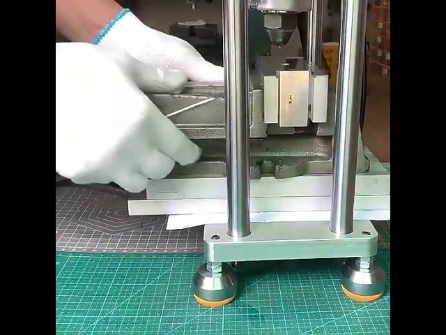 Macchina per iniezione plastica verticale piccola | Stampante 10g-20g