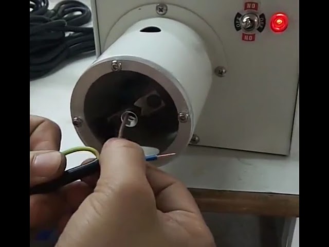 Macchina automatica per taglio e crimpatura fili con spellatura e torsione integrata