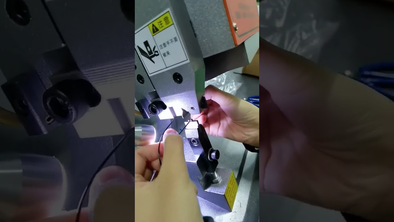 Macchina crimpatrice per cinghie in rame: funzionamento e applicazioni #macchina #spelacavi #fabbrica #attrezzature